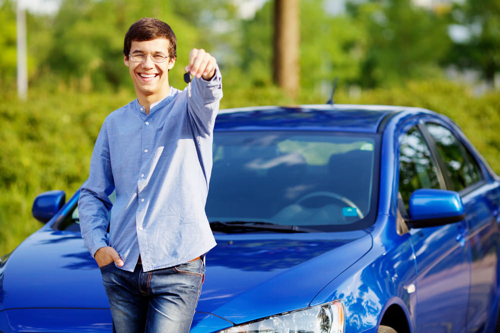 man holding car key