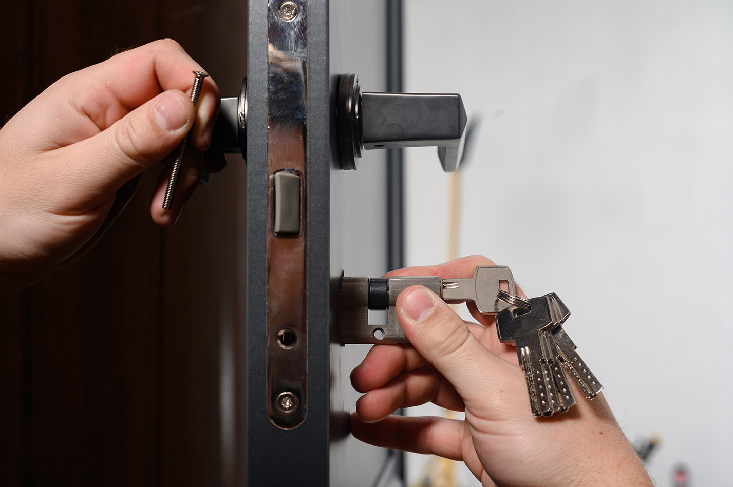 techncian changes door lock